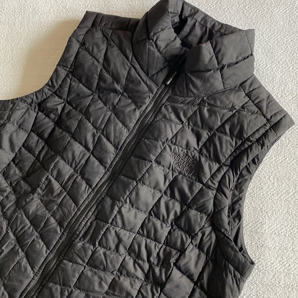 North face black size small women’s vest